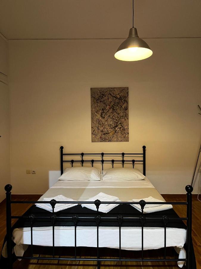 Apartment With Private Patio เอเธนส์ ภายนอก รูปภาพ