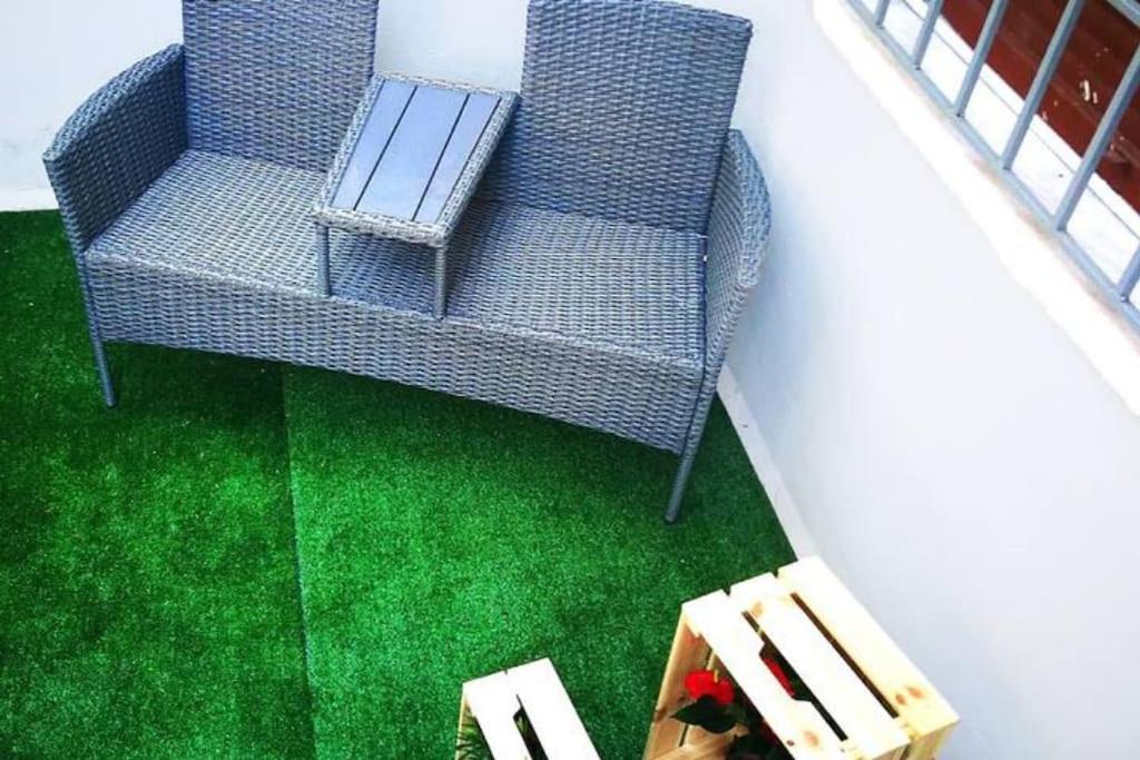 Apartment With Private Patio เอเธนส์ ภายนอก รูปภาพ