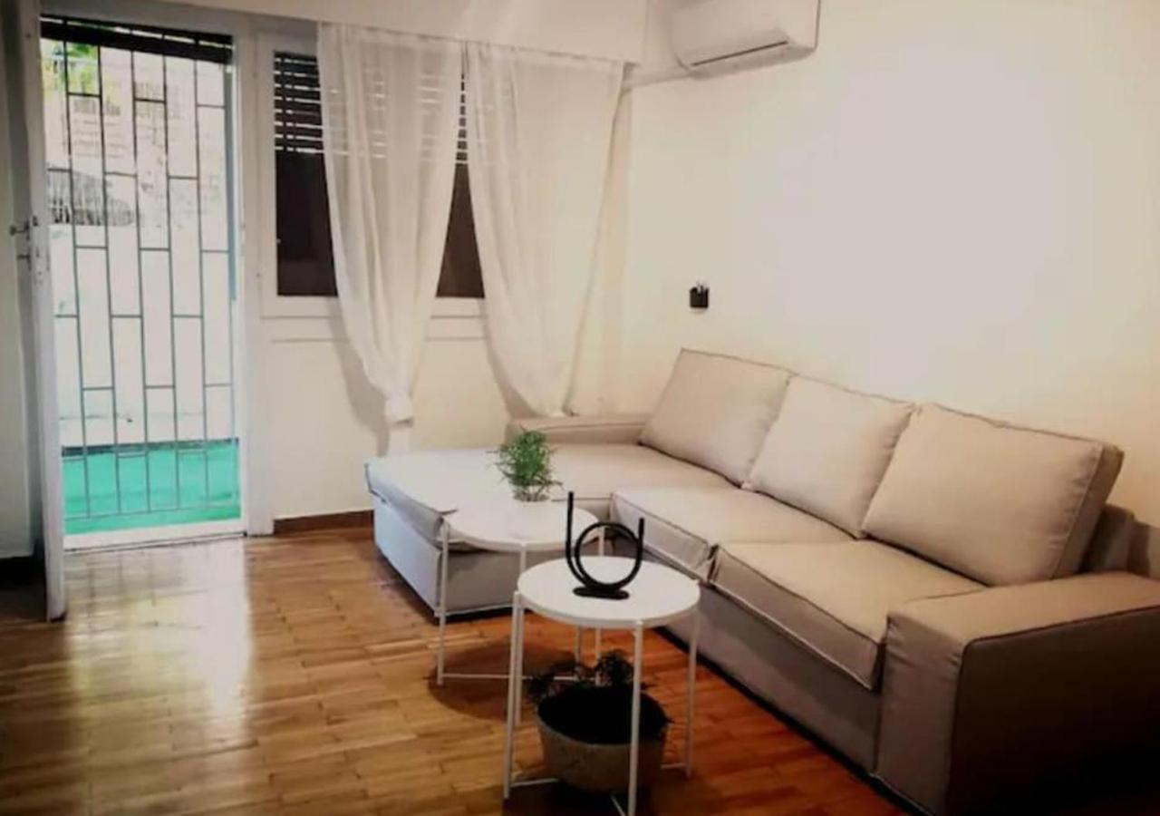 Apartment With Private Patio เอเธนส์ ภายนอก รูปภาพ