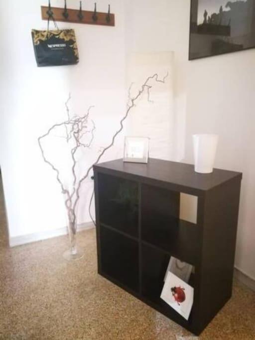 Apartment With Private Patio เอเธนส์ ภายนอก รูปภาพ
