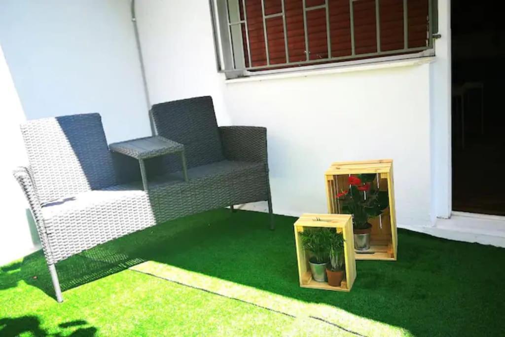 Apartment With Private Patio เอเธนส์ ภายนอก รูปภาพ