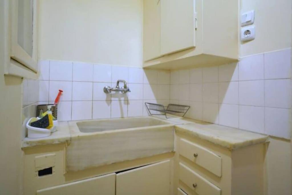 Apartment With Private Patio เอเธนส์ ภายนอก รูปภาพ