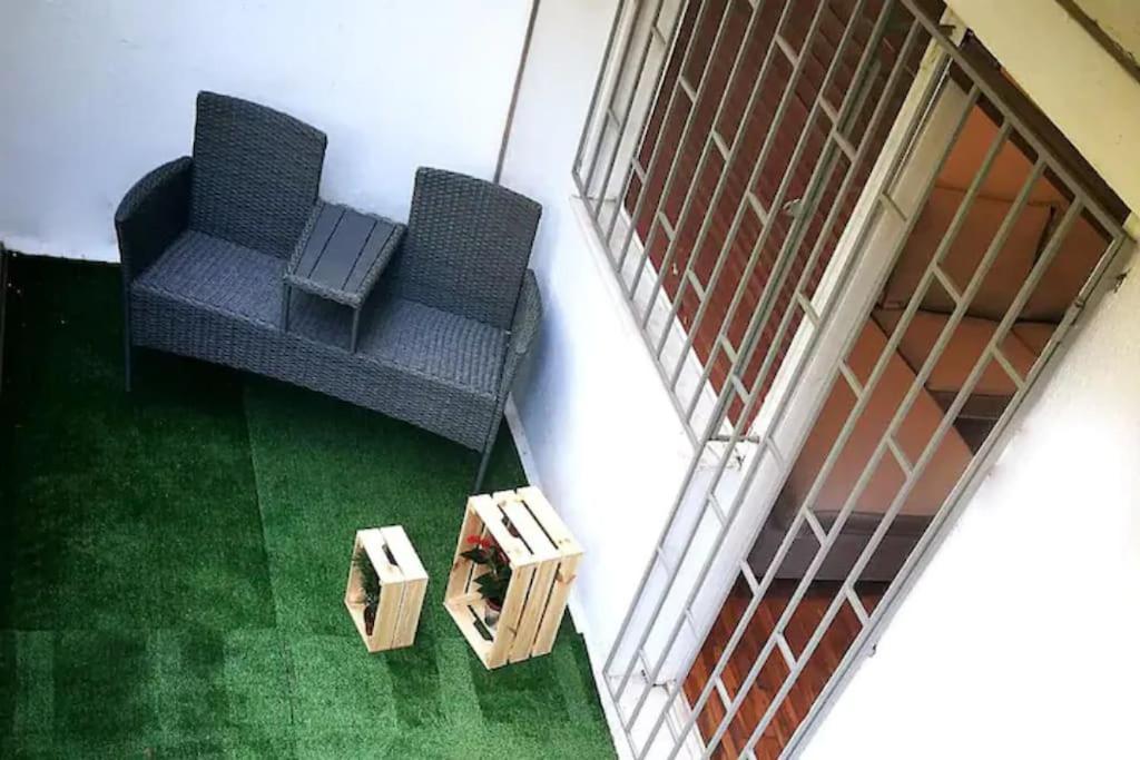 Apartment With Private Patio เอเธนส์ ภายนอก รูปภาพ