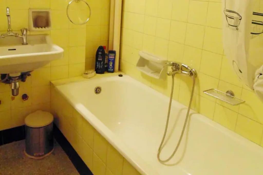 Apartment With Private Patio เอเธนส์ ภายนอก รูปภาพ