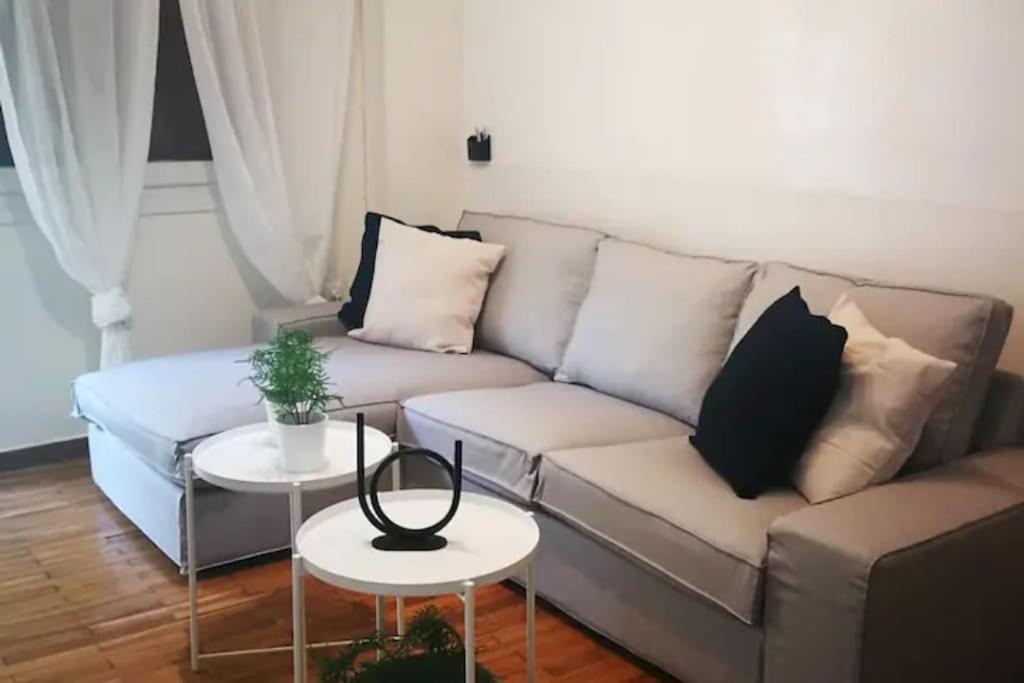 Apartment With Private Patio เอเธนส์ ภายนอก รูปภาพ